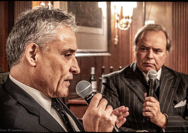 Ambasciatore Maurizio Massari a sinistra e il presidente del GEI, Mario Platero, a destra.  ©Terry W Sanders 2022