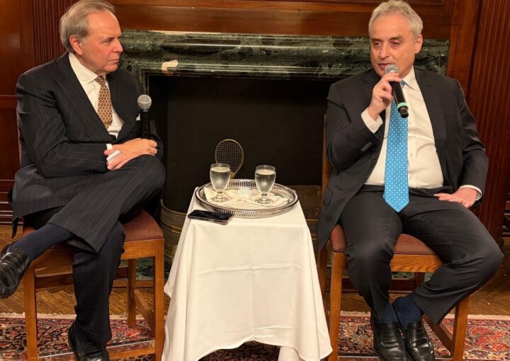 Mario Platero con l'Ambasciatore Maurizio Massari